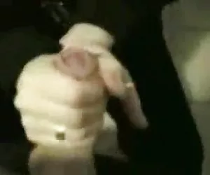  emo gotch chick da paja en el baño