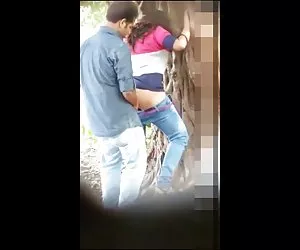 Pareja  de indios ocultos bosque de sexo
