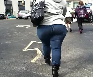 Big  booty pocketless vaqueros culo