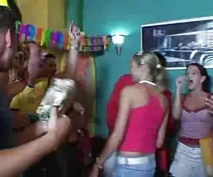 Rubia adolescente recibe una gran sorpresa de cumpleaños videos putonas