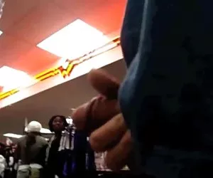 Adulto en la librería de la pick-up videos porno