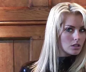 Natasha de látex negro de manga larga ajustada muy maduras putas