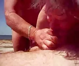 Ayudar vídeos putas a que el semen en la playa
