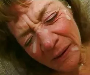 Arrugado de la abuelita ama de 4 gallos y un montón de esperma xxxvideos gratis
