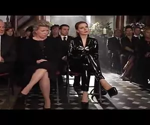 Martina hill im sexy schwarzen traje de látex videos xx