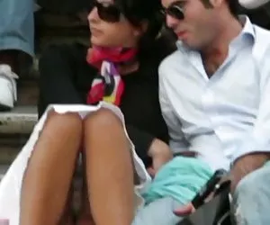 Voyeur 5 babe upskirt en las escaleras con su novio (mrno) gratis muy zorras