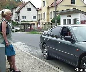 La vieja dama se recoge y se la follan videos porno gratis
